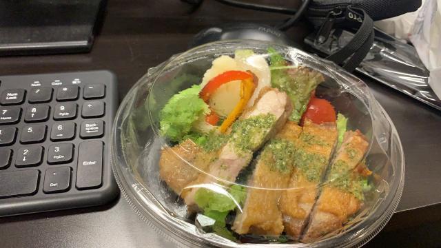 九游体育官网-【前方手记】隔离生活单调乏味 疫情形势令人担忧